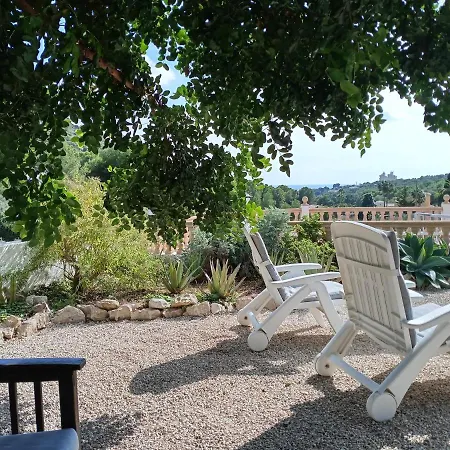 Larnella בית נופש *